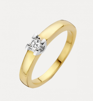 14 KARAAT GEEL- MET WITGOUDEN VOLONTA RING MET DAARIN 1 BRILJANT VAN 0.05 CARAAT. Comfortabele robuuste stijlvolle ring, model VOLONTA. De schitterende briljant geslepen diamant is in stevige witgouden zetting gevat. Voor jaren lang draagplezier. Prachtig te combineren met hanger en oorbellen.